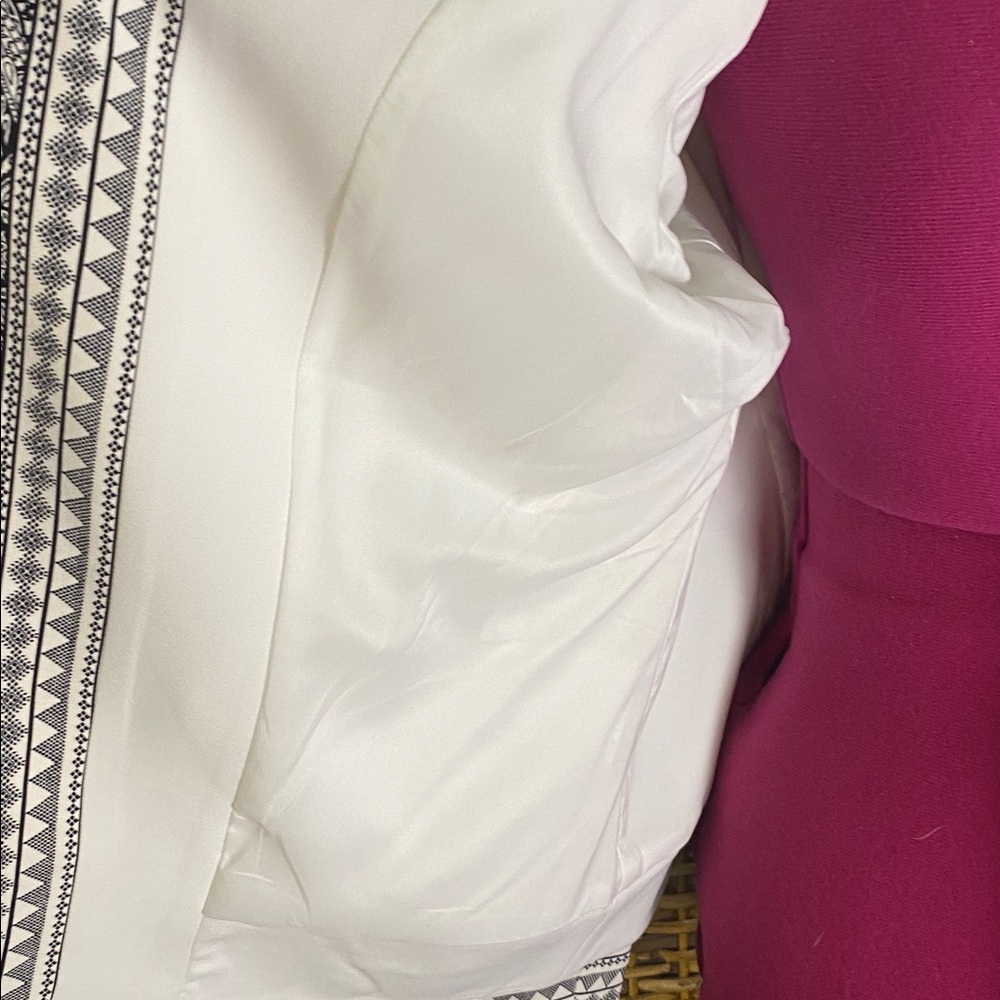 EUC Chico’s white, black lapel design, fully lined jacket blazer Chico size 2 L - Picture 6 of 10